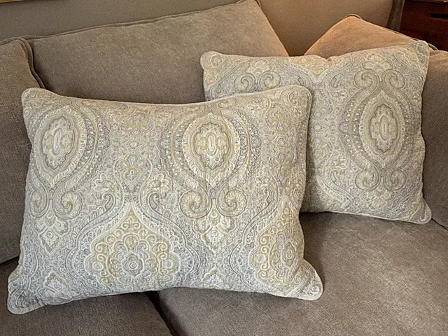 2 Tommy Bahama Turtle Cove Lightweight Paisley Cotton Pillow Shams W/ Inserts