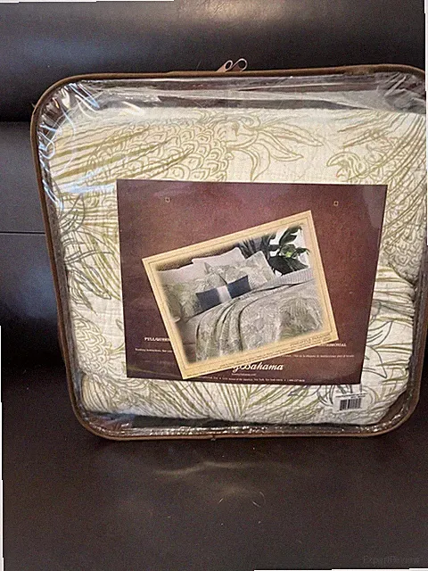 Tommy Bahama Full/Queen Sz Pineapple Paradise Lightweight Cotton Quilted Spread.